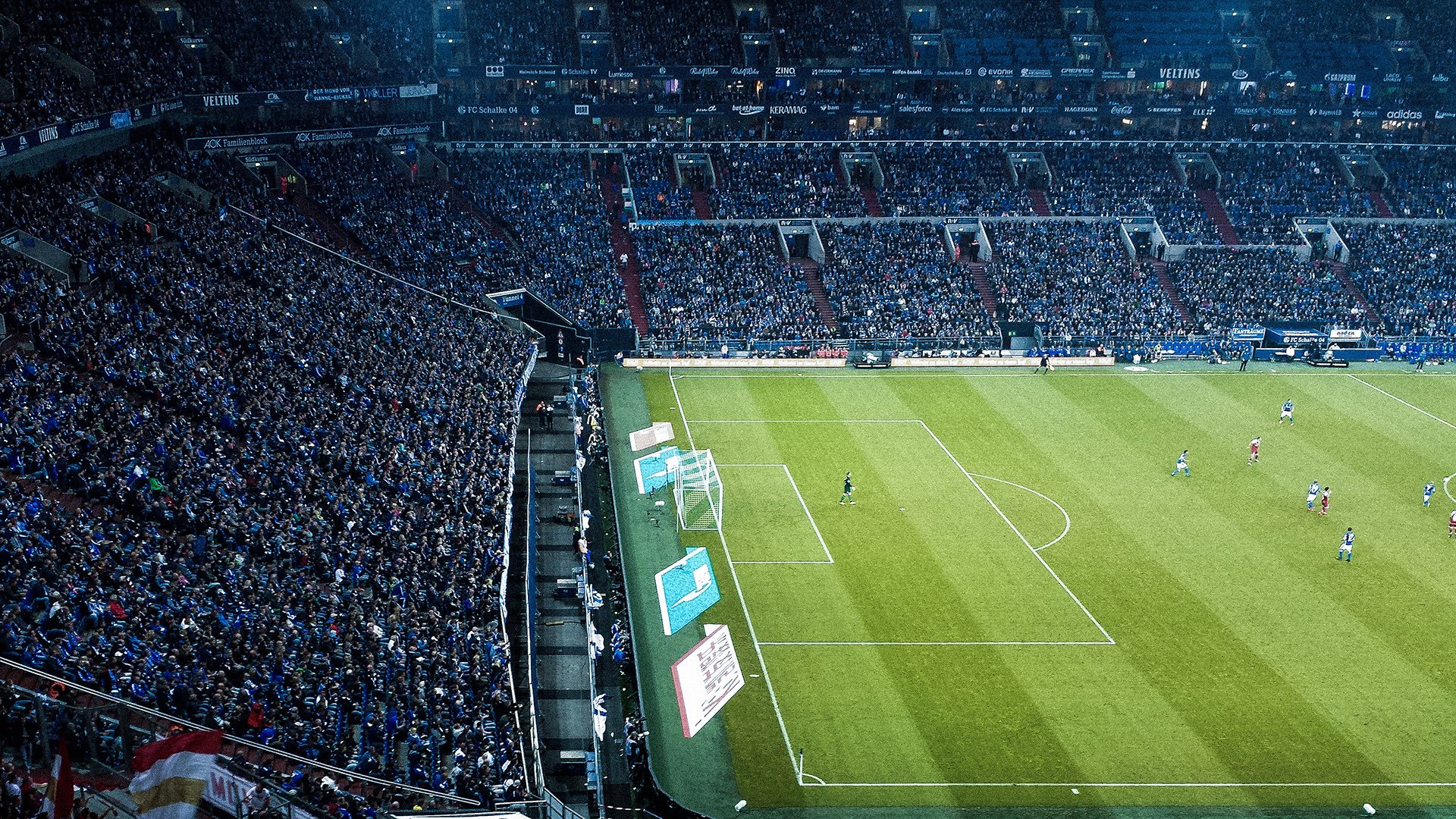 “费尔南多·比亚尔巴的传球与踢球技巧，助力美洲狮队突破瓶颈”